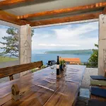 Luxury Seaview Апартаменты *